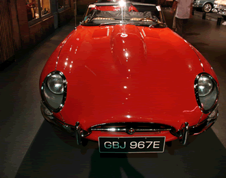 [Immagine: jaguar-1967-e-type.gif]