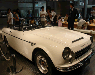 nissan-gallery-ginza.gif